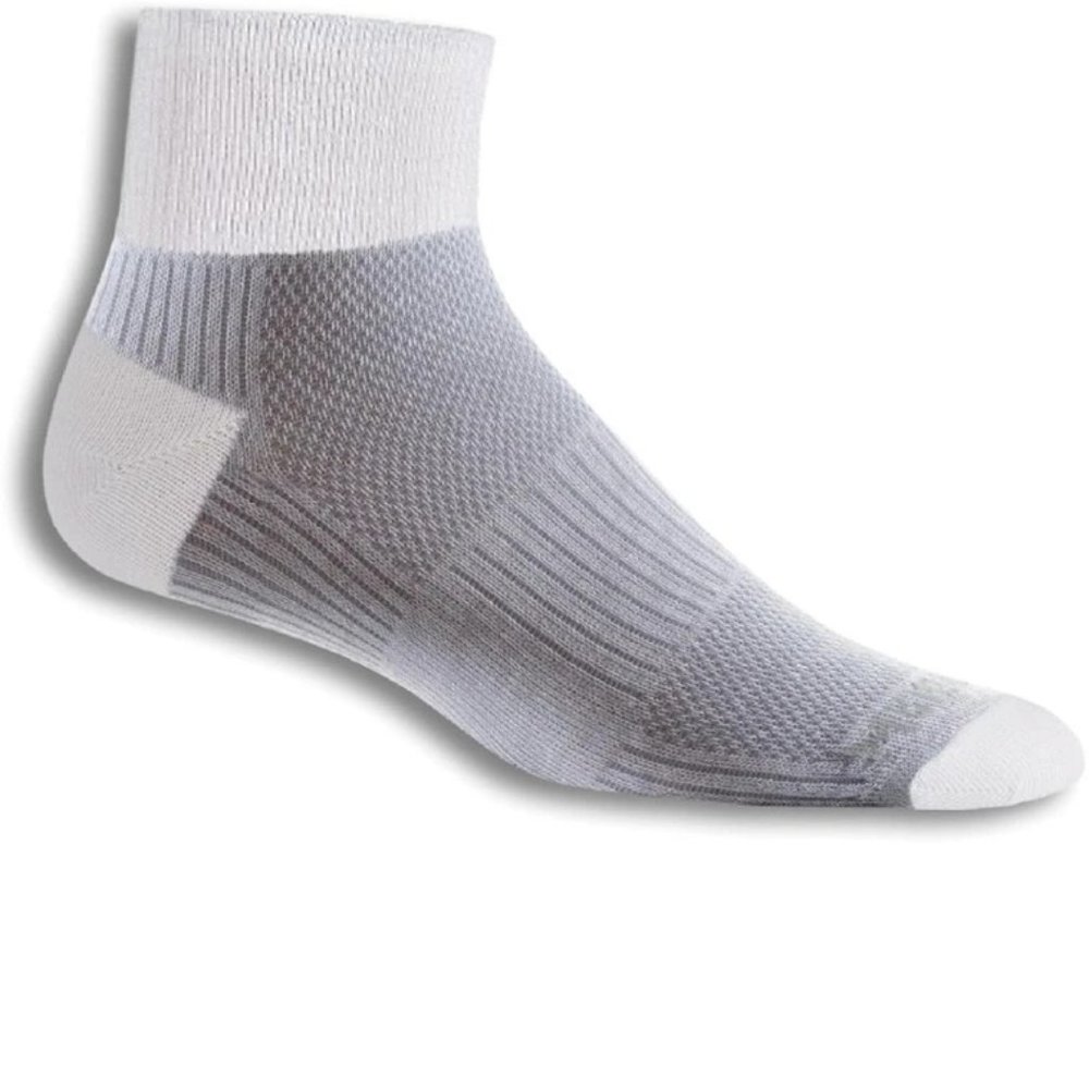 WRIGHTSOCK Kids Coolmesh II Double Layer No Blisters Quarter Crew Socks, Small